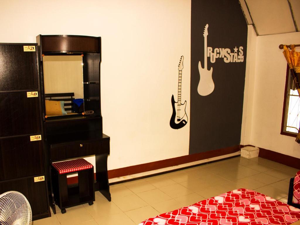 Walkinn Guesthouse 1 Чиангмай Стая снимка