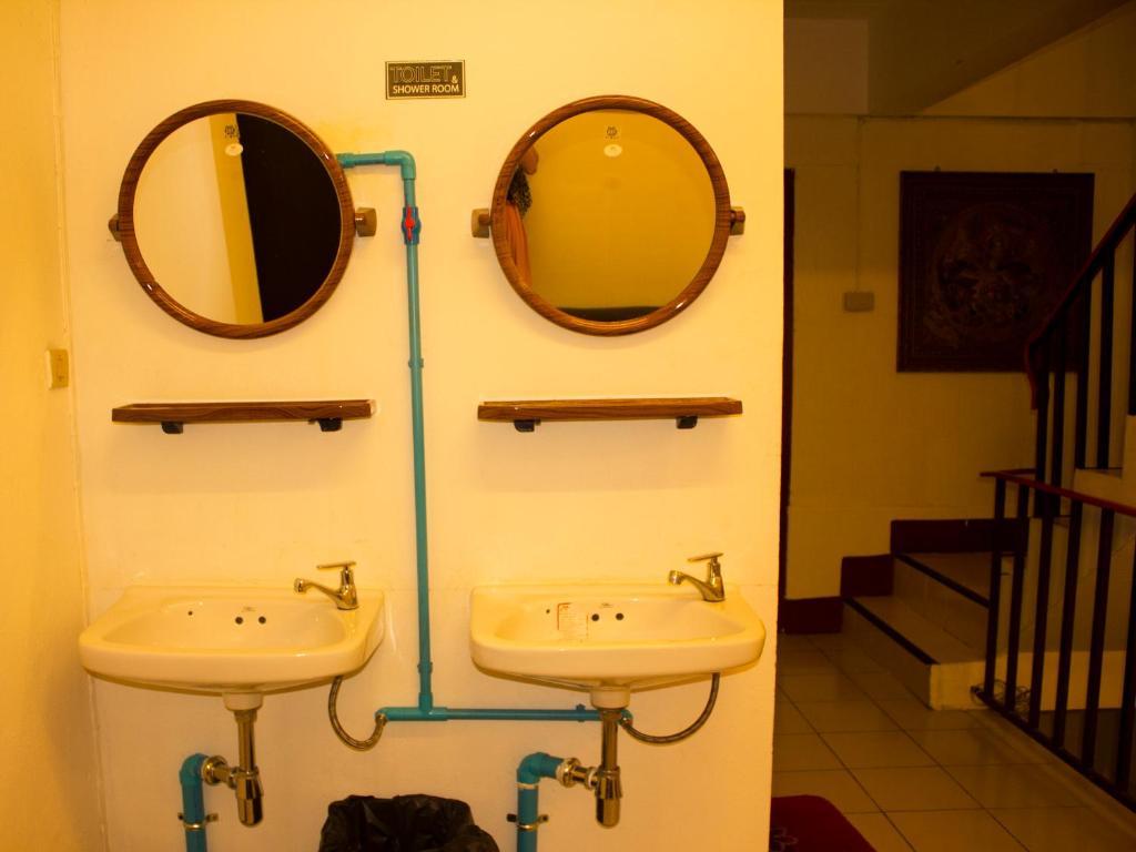 Walkinn Guesthouse 1 Чиангмай Стая снимка