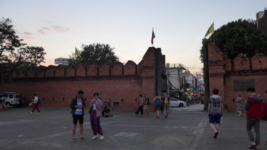 Walkinn Guesthouse 1 Чиангмай Екстериор снимка